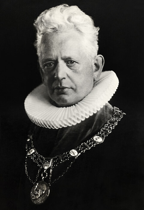Porträt von Ernst Cassirer als Rektor der Universität Hamburg.