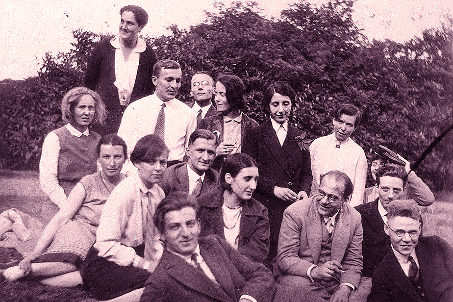 Seminar excursion: Students with Erwin Panofsky, ca. 1930
