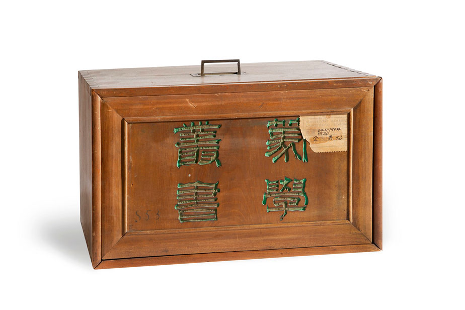Chinesische Reisebibliothek in Form eines kleinen, tragbaren Holzkastens