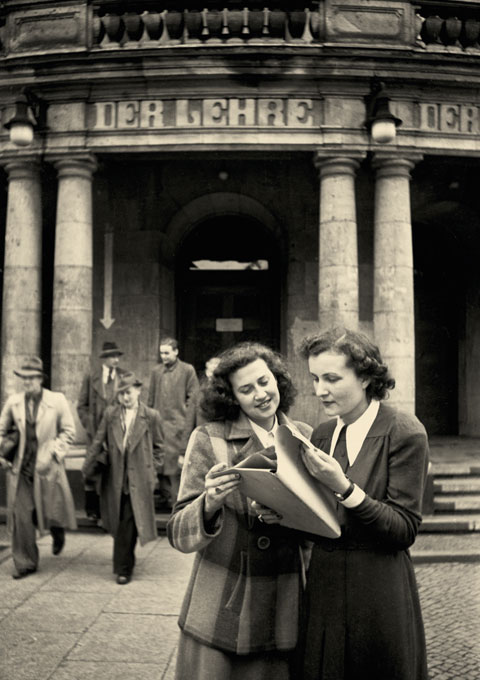 Hamburg students in front of the Main Building in 1947