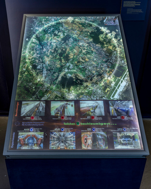 You can see a box that shows a Google Maps-like map in the upper area, in which a large circle is illuminated. Below this are buttons labeled with pictures for the individual experiments and a green glowing button with the label 